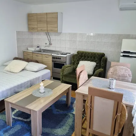 Family Apartmani Le Leskovac  Room photo